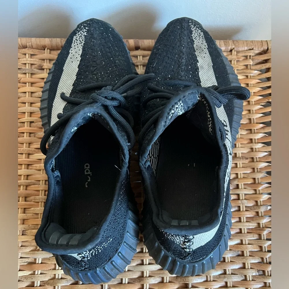 Yeezy Boost 350 V2 'Oreo' 2022 * Authentic* - Picture 5 of 9